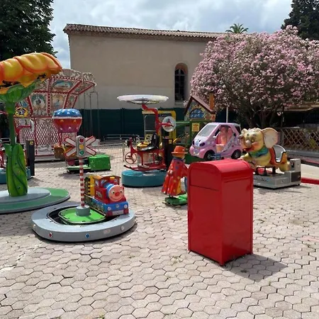 Location Saisonniere 220 M Des Plages アパート マントン